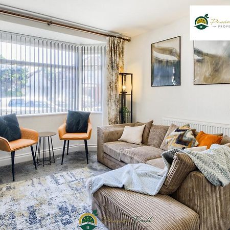 3 Bedroom Coventry House By Passionfruitproperties With Free Wi-Fi, Large Garden And Driveway - 52Nrc 外观 照片