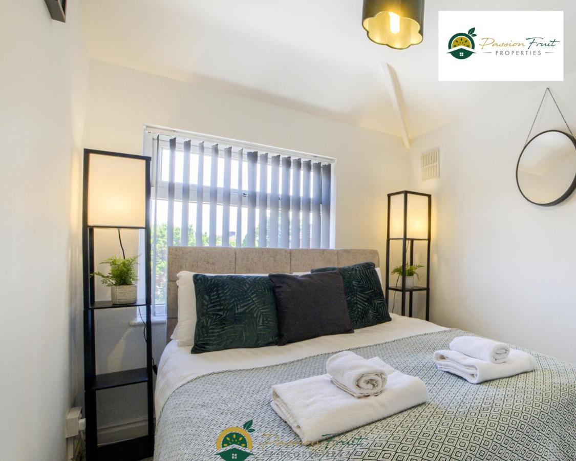 3 Bedroom Coventry House By Passionfruitproperties With Free Wi-Fi, Large Garden And Driveway - 52Nrc 外观 照片