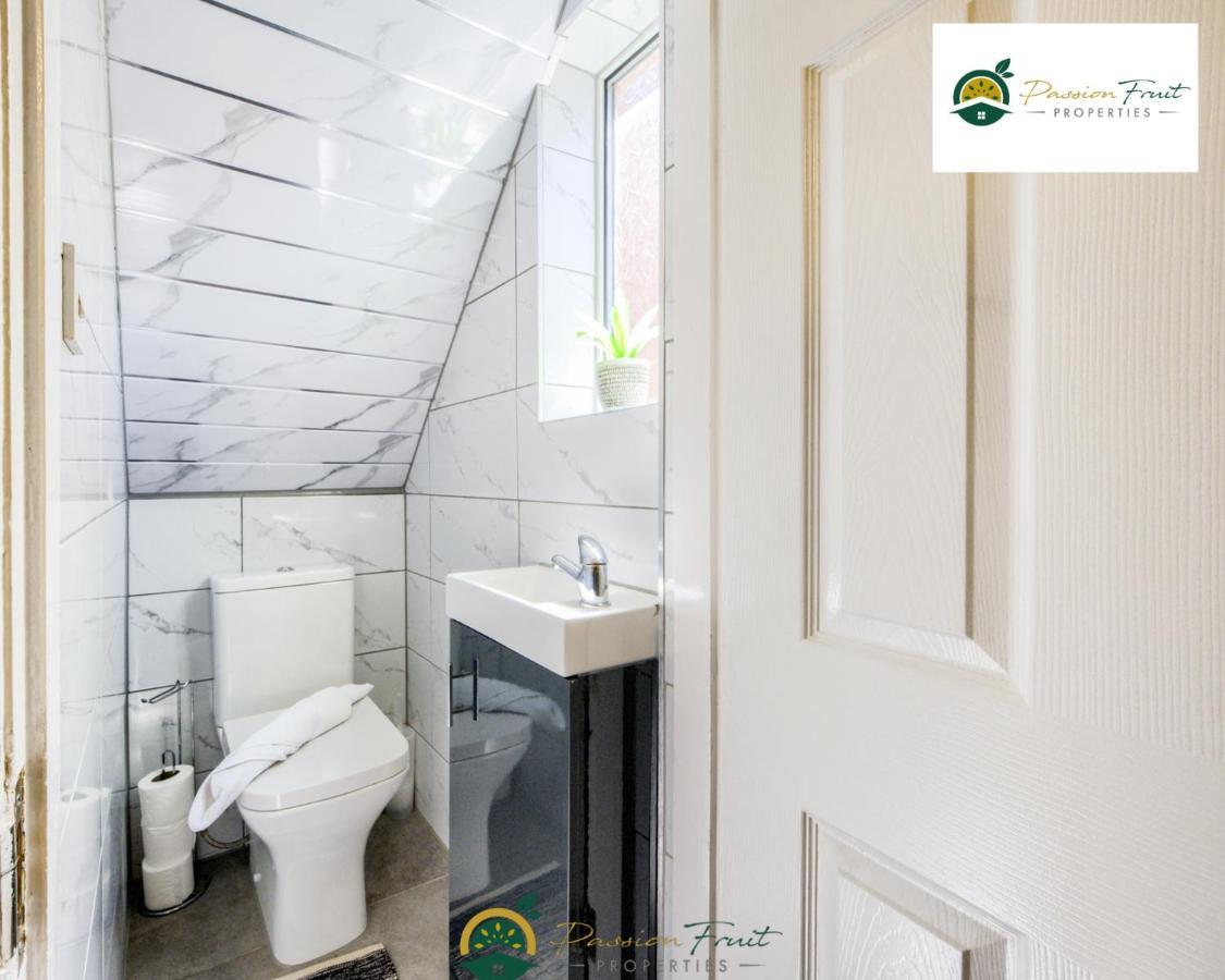 3 Bedroom Coventry House By Passionfruitproperties With Free Wi-Fi, Large Garden And Driveway - 52Nrc 外观 照片