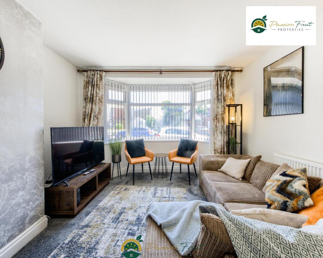 3 Bedroom Coventry House By Passionfruitproperties With Free Wi-Fi, Large Garden And Driveway - 52Nrc 外观 照片
