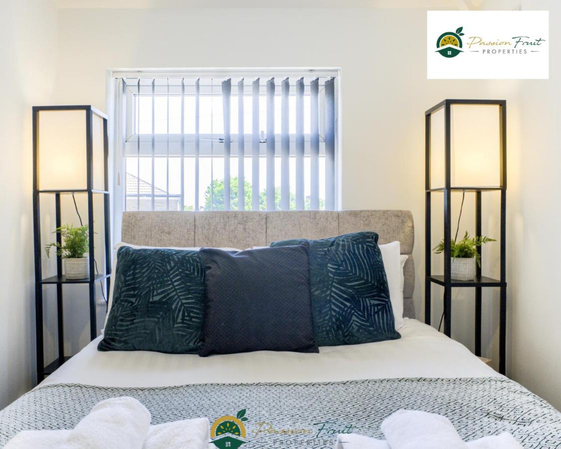 3 Bedroom Coventry House By Passionfruitproperties With Free Wi-Fi, Large Garden And Driveway - 52Nrc 外观 照片