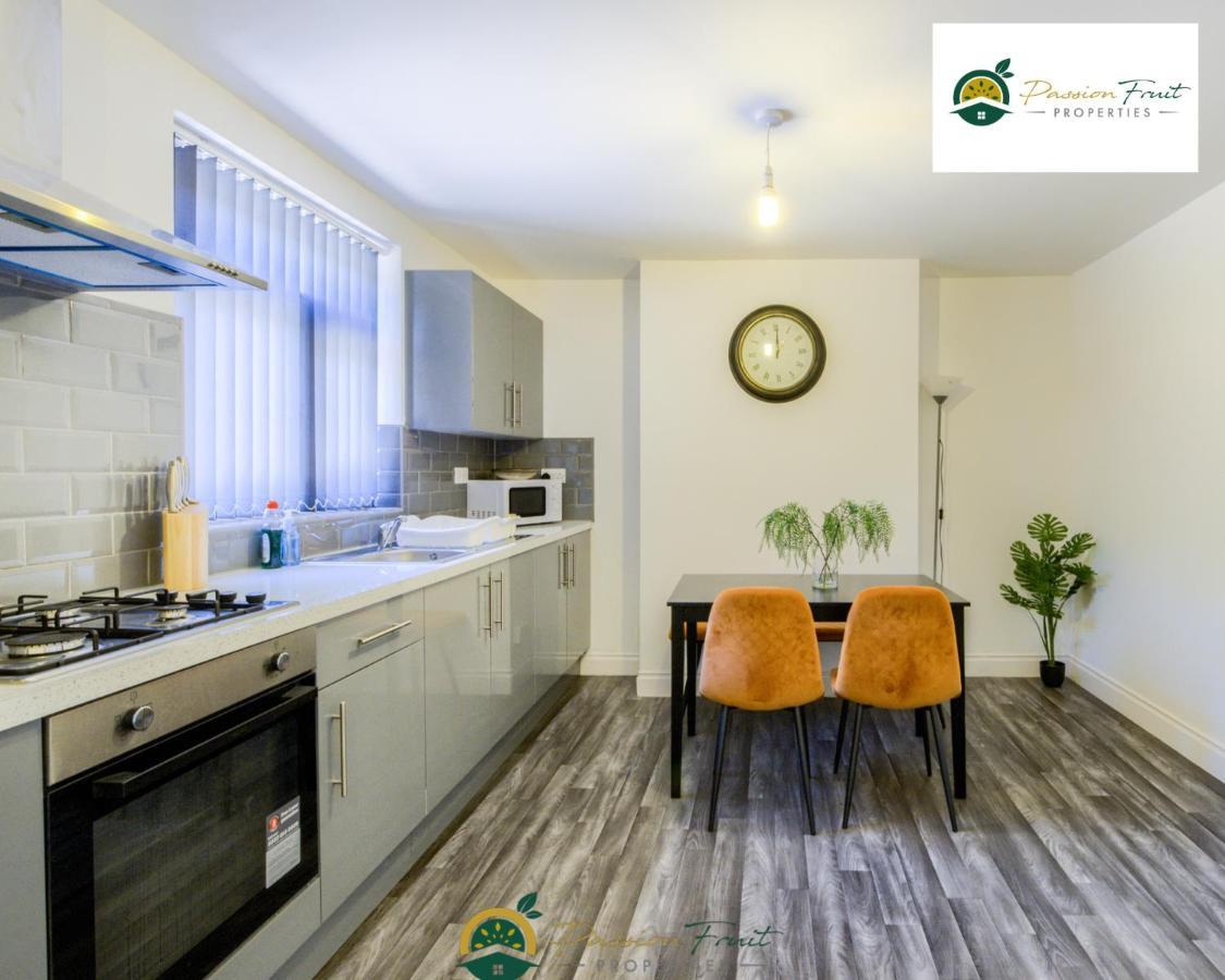 3 Bedroom Coventry House By Passionfruitproperties With Free Wi-Fi, Large Garden And Driveway - 52Nrc 外观 照片