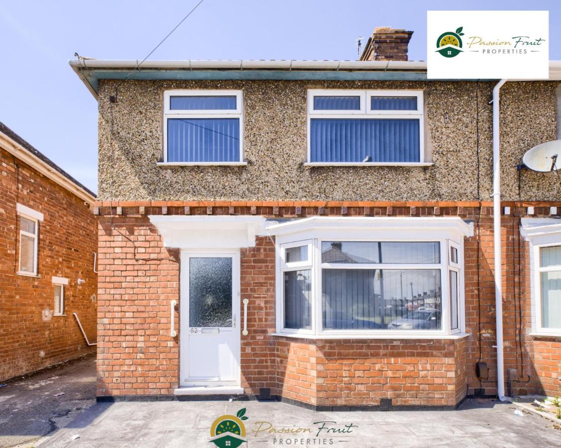 3 Bedroom Coventry House By Passionfruitproperties With Free Wi-Fi, Large Garden And Driveway - 52Nrc 外观 照片