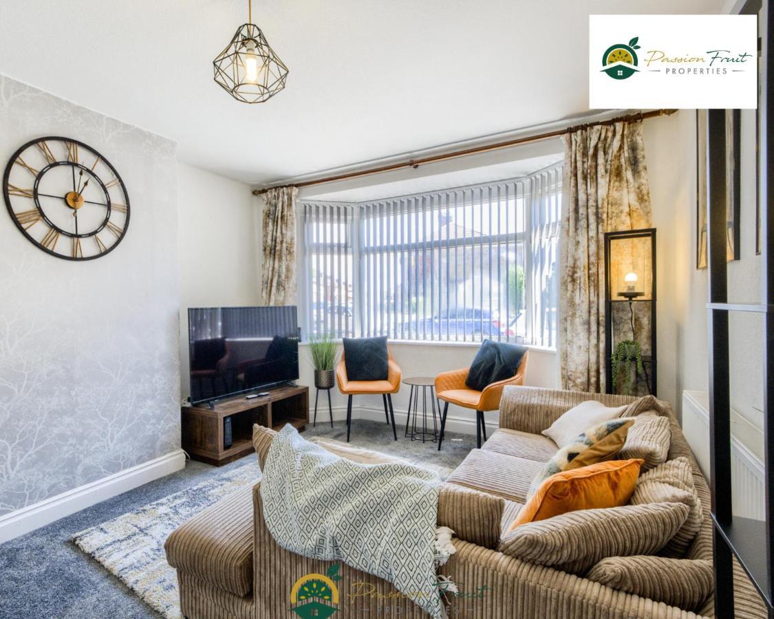 3 Bedroom Coventry House By Passionfruitproperties With Free Wi-Fi, Large Garden And Driveway - 52Nrc 外观 照片
