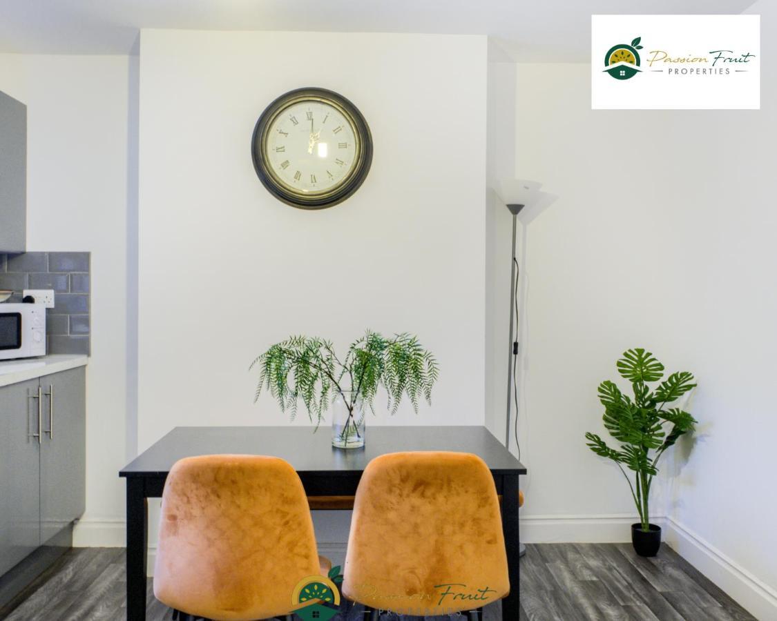 3 Bedroom Coventry House By Passionfruitproperties With Free Wi-Fi, Large Garden And Driveway - 52Nrc 外观 照片