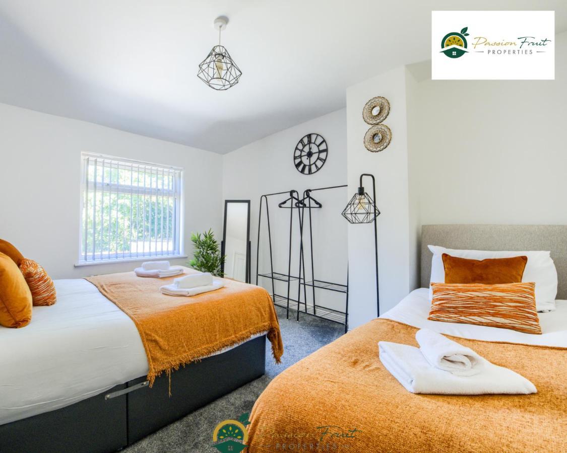 3 Bedroom Coventry House By Passionfruitproperties With Free Wi-Fi, Large Garden And Driveway - 52Nrc 外观 照片