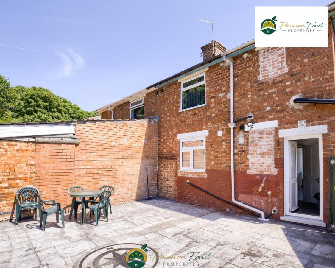3 Bedroom Coventry House By Passionfruitproperties With Free Wi-Fi, Large Garden And Driveway - 52Nrc 外观 照片