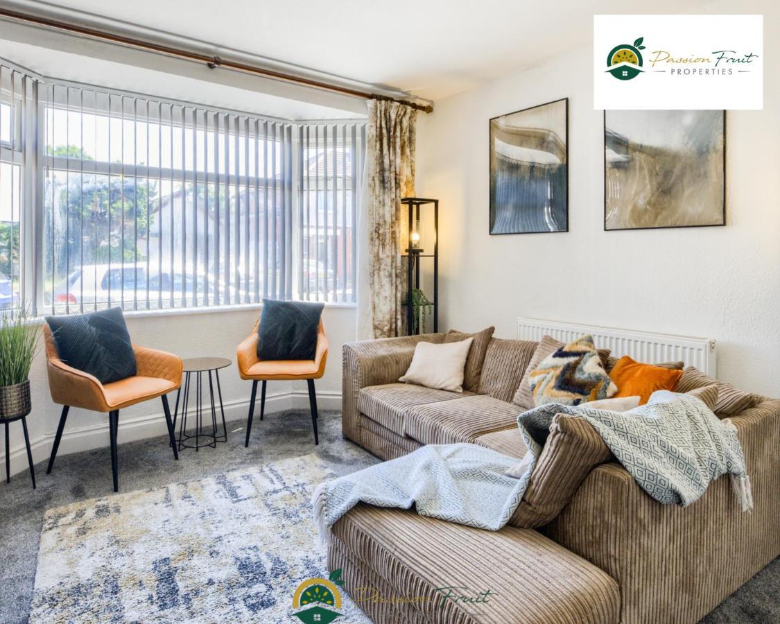 3 Bedroom Coventry House By Passionfruitproperties With Free Wi-Fi, Large Garden And Driveway - 52Nrc 外观 照片