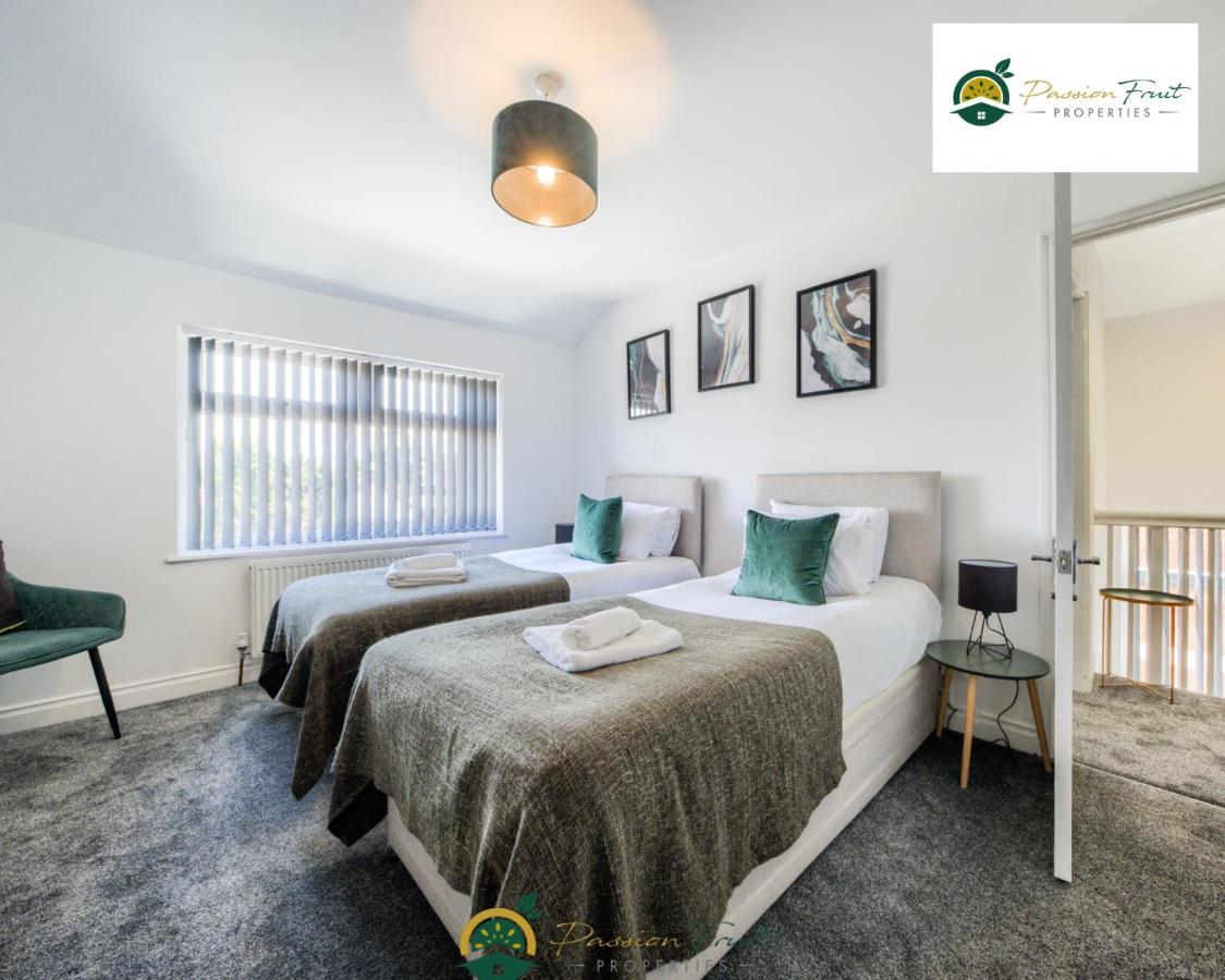 3 Bedroom Coventry House By Passionfruitproperties With Free Wi-Fi, Large Garden And Driveway - 52Nrc 外观 照片