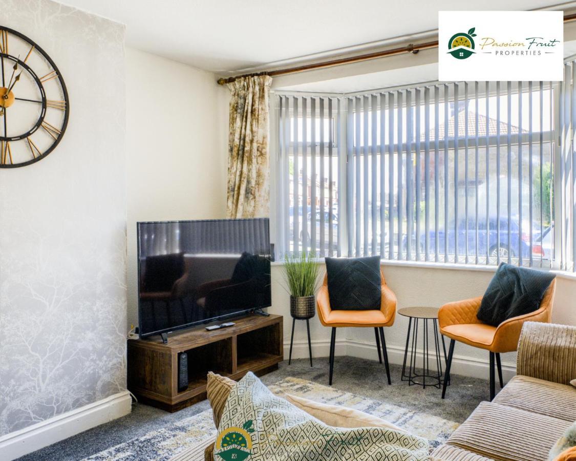 3 Bedroom Coventry House By Passionfruitproperties With Free Wi-Fi, Large Garden And Driveway - 52Nrc 外观 照片